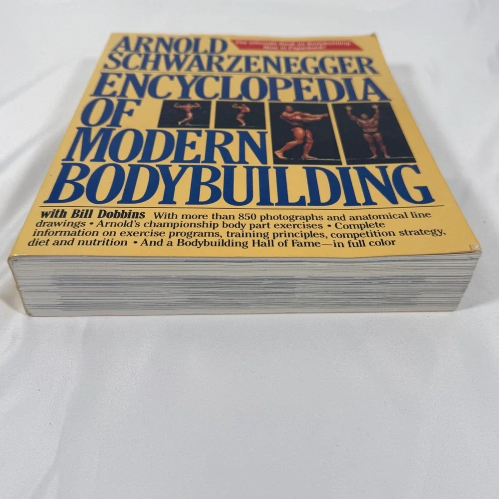 Arnold Schwarzenegger Encyclopedia of Modern Bodybuilding Paperback